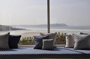 Gorgeous Apartment Only Yards From Polzeath Beach
