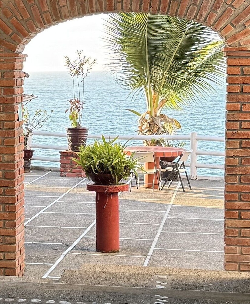 Traditional Sierra Leon Oceanfront Rooms