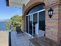 Traditional Sierra Leon Oceanfront Rooms
