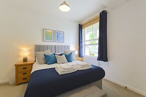 Crescent House Apartments