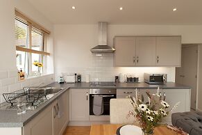 Crescent House Apartments