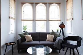 Crescent House Apartments