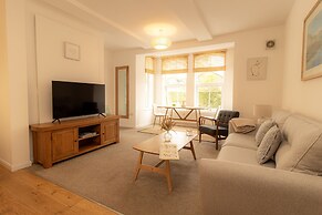 Crescent House Apartments