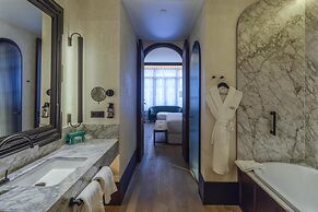 Hotel Montera Madrid, Curio Collection By Hilton