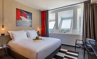 Brown Brut Seafront Hotel