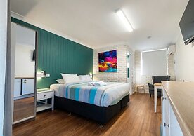 Bay House Motel