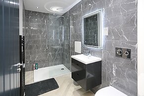 No 1 Luxury Service Accommodation