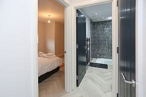 No 1 Luxury Service Accommodation