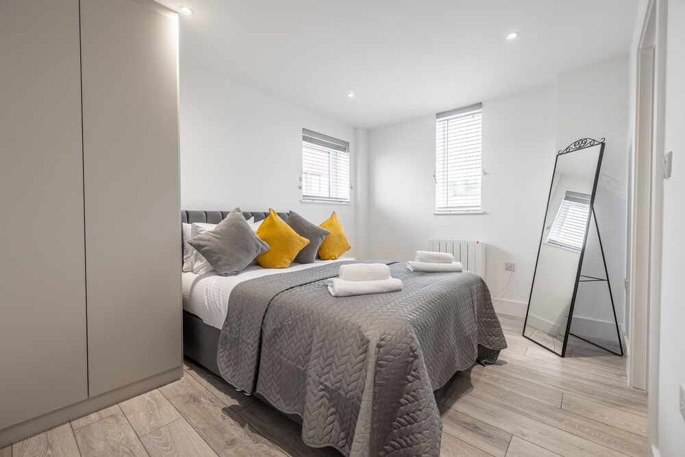 Stunning 2-bed Apartment in Camberley