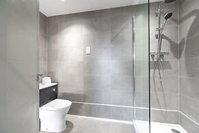 Stunning 2-bed Apartment in Camberley