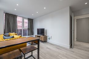 Stunning 2-bed Apartment in Camberley