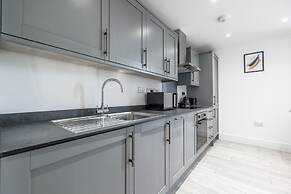 Stunning 2-bed Apartment in Camberley