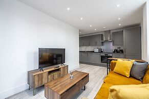 Stunning 2-bed Apartment in Camberley