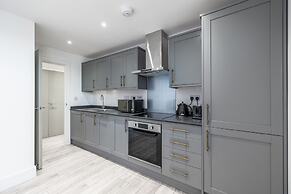 Stunning 2-bed Apartment in Camberley