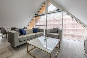 Impeccable 2-bed Apartment in Camberley