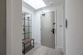 Impeccable 2-bed Apartment in Camberley