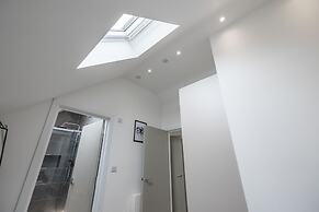 Impeccable 2-bed Apartment in Camberley