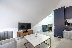 Impeccable 2-bed Apartment in Camberley
