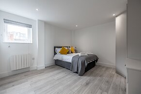 Remarkable 2-bed Apartment in Camberley