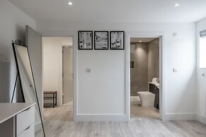 Remarkable 2-bed Apartment in Camberley