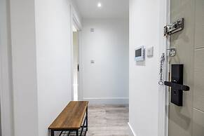 Remarkable 2-bed Apartment in Camberley