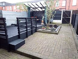 2 Bed House - Sleeps 4 - Pets - Garden - Parking