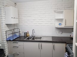 2 Bed House - Sleeps 4 - Pets - Garden - Parking
