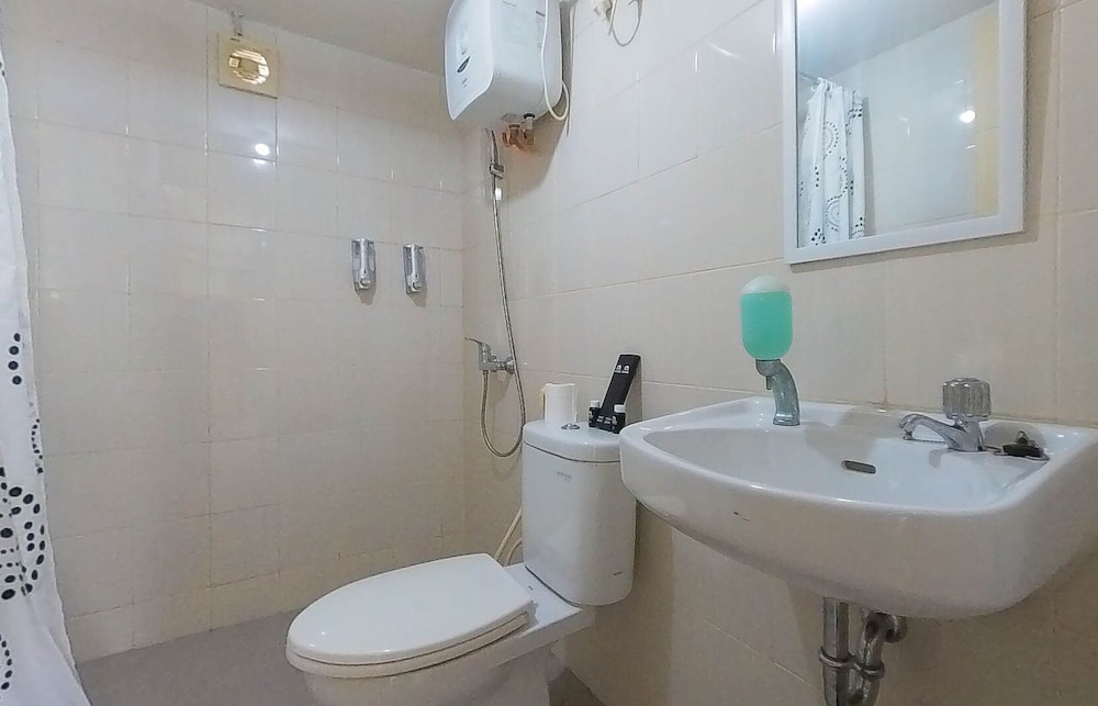 Nice And Comfy Studio At Amethyst Apartment