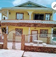 1 Bed Apartment - Sleeps 2 - Parking - Wifi