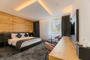 B THE HOTEL