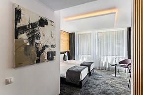 B THE HOTEL