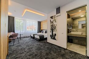 B THE HOTEL