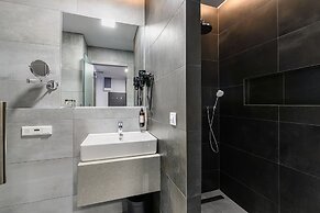 B THE HOTEL