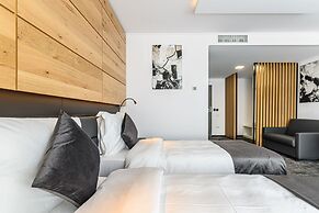 B THE HOTEL