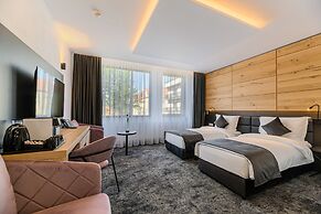 B THE HOTEL