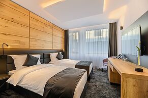 B THE HOTEL