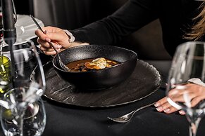 B THE HOTEL
