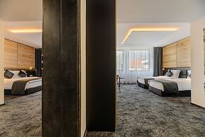 B THE HOTEL
