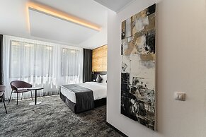 B THE HOTEL