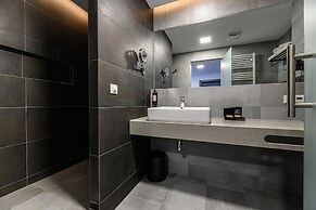 B THE HOTEL