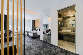 B THE HOTEL