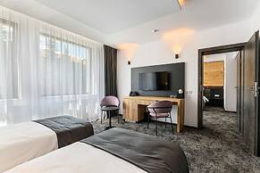 B THE HOTEL