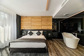 B THE HOTEL