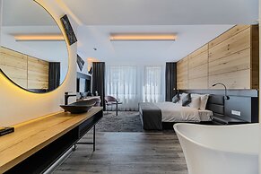 B THE HOTEL