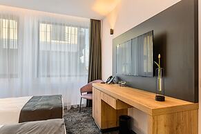 B THE HOTEL