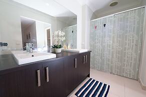Designer Decor Home 8Bed WilliamsLanding