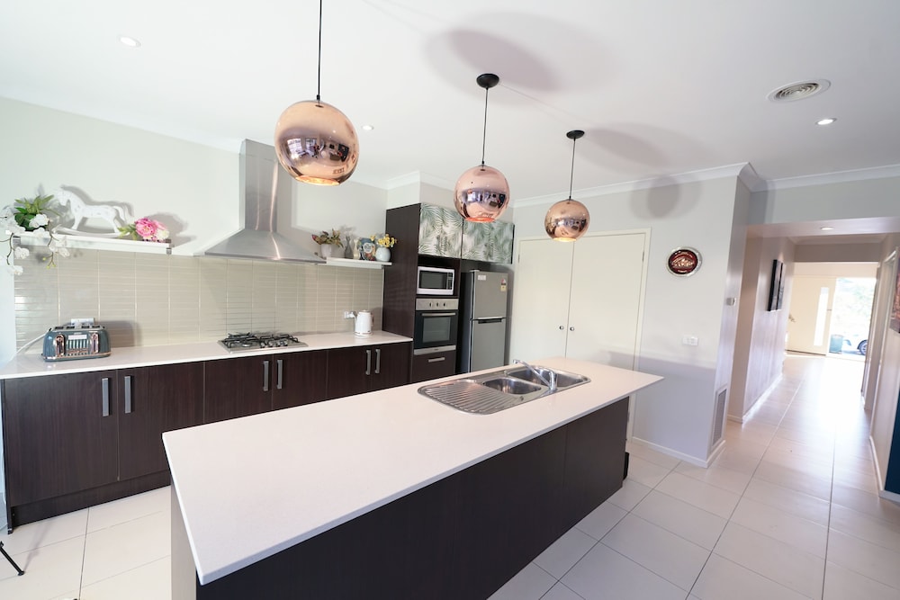 Designer Decor Home 8Bed WilliamsLanding