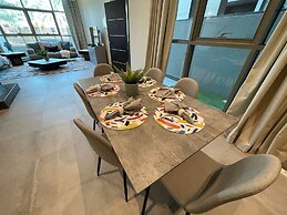 Best Townhouse On Jcv 4 Bedrooms With Jacuzzi