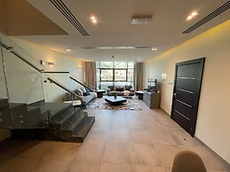 Best Townhouse On Jcv 4 Bedrooms With Jacuzzi