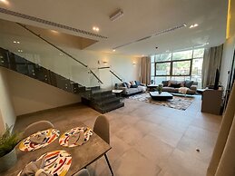 Best Townhouse On Jcv 4 Bedrooms With Jacuzzi